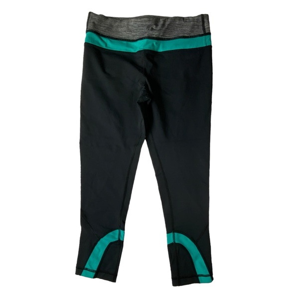 Lululemon Women's Black and Teal Capri Leggings - Picture 2 of 6